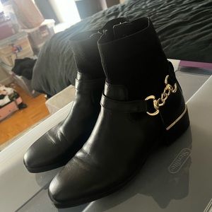 ALDO CHELSEA BOOTS - GOLD CHAIN! MOVING EVERYTHING MUST GO